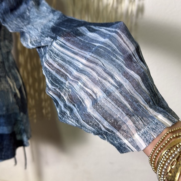 Komarov Blue White Long Sleeve Top with Lace Up Back Size Small - Picture 7 of 11